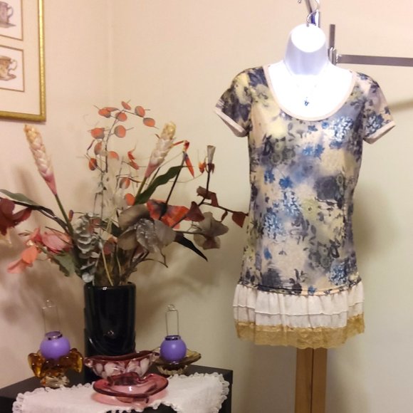 NWT Women’s Chic Beautiful Floral Printed Short Sleeve Scoop Neck Blouse Top - Picture 2 of 6